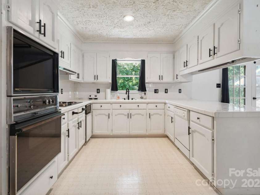 10120 Withers Road, Charlotte, NC 28278.  MLS# CAR4278511, YatesRealty ID 25375. 