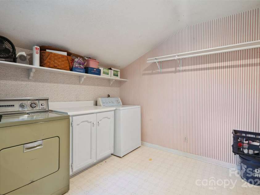 10120 Withers Road, Charlotte, NC 28278.  MLS# CAR4278511, YatesRealty ID 25375. 