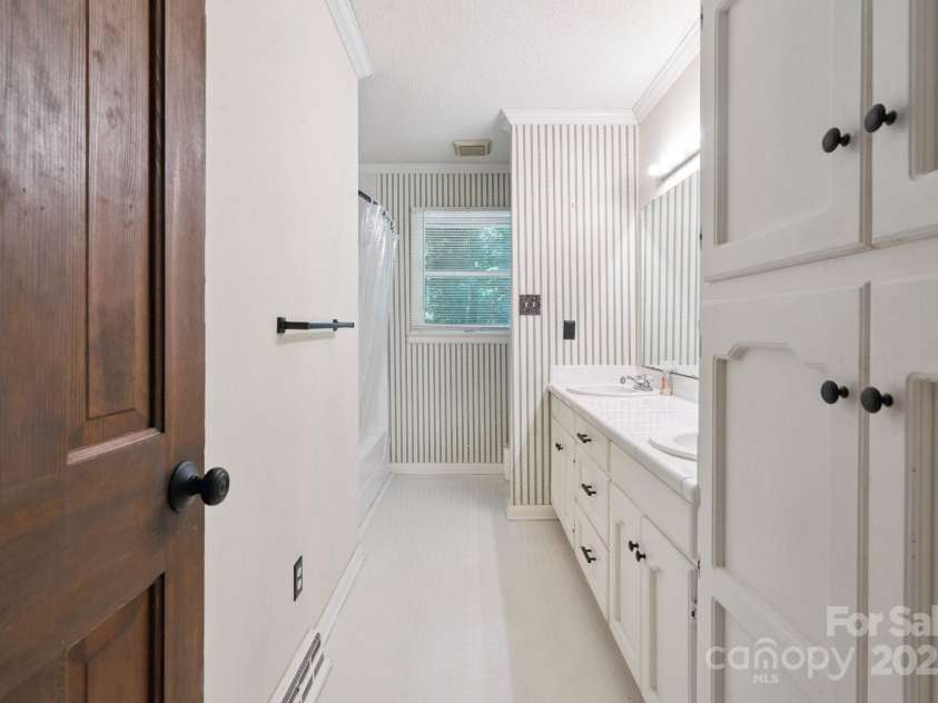 10120 Withers Road, Charlotte, NC 28278.  MLS# CAR4278511, YatesRealty ID 25375. 