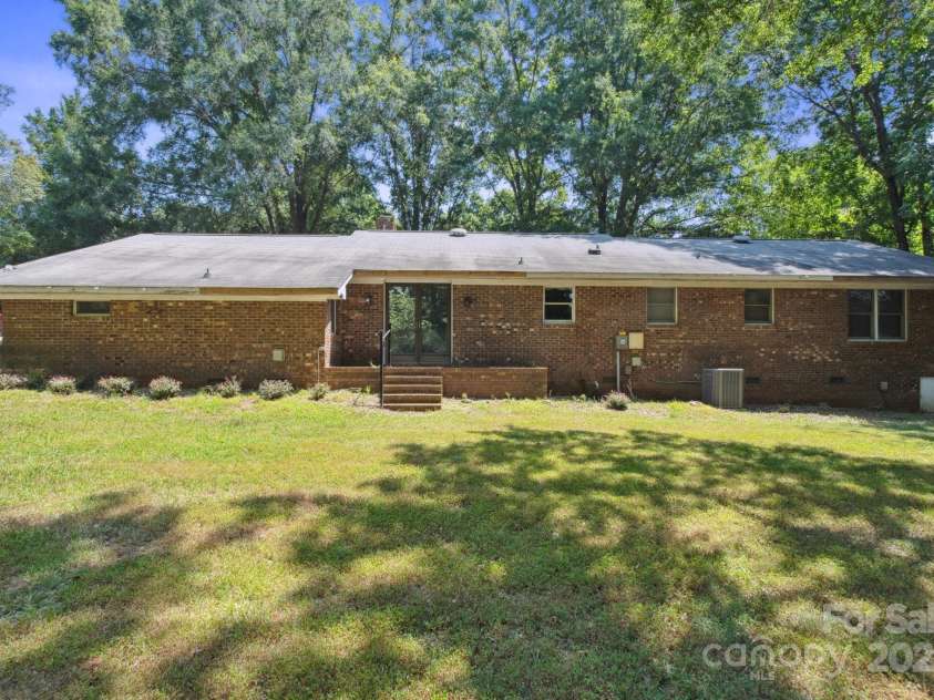 10120 Withers Road, Charlotte, NC 28278.  MLS# CAR4278511, YatesRealty ID 25375. 