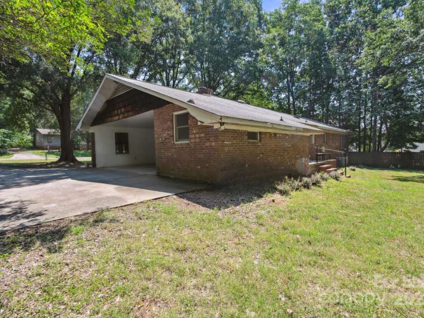 10120 Withers Road, Charlotte, NC 28278.  MLS# CAR4278511, YatesRealty ID 25375. 