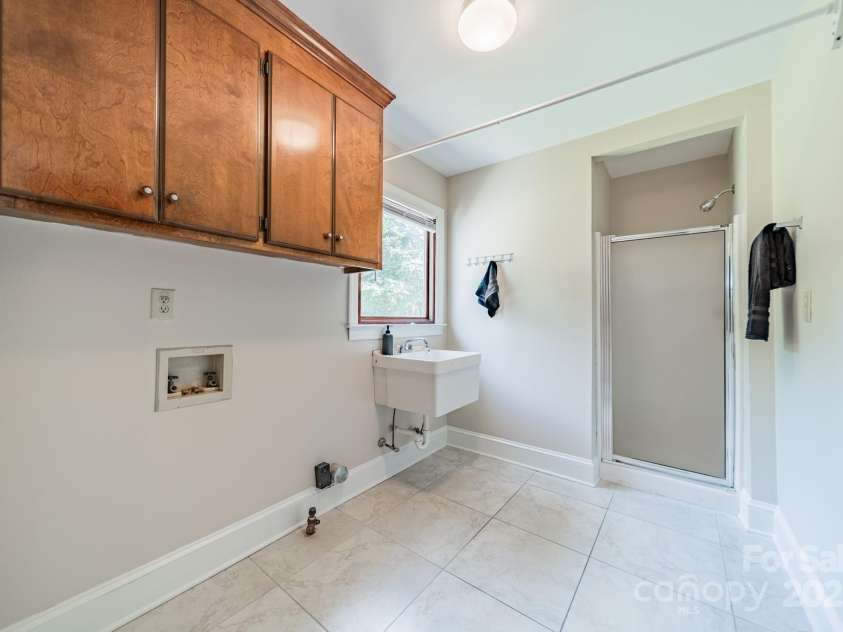 6412 Boykin Spaniel Road, Charlotte, NC 28277.  MLS# CAR4275180, YatesRealty ID 25376. Laundry/Mudroom on Main Level