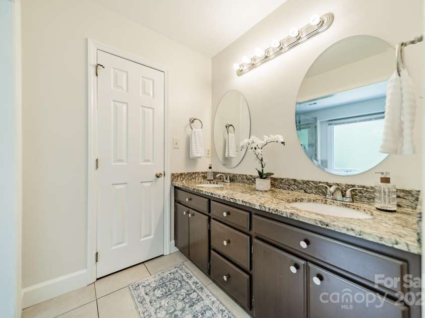 6412 Boykin Spaniel Road, Charlotte, NC 28277.  MLS# CAR4275180, YatesRealty ID 25376. Primary Bathroom