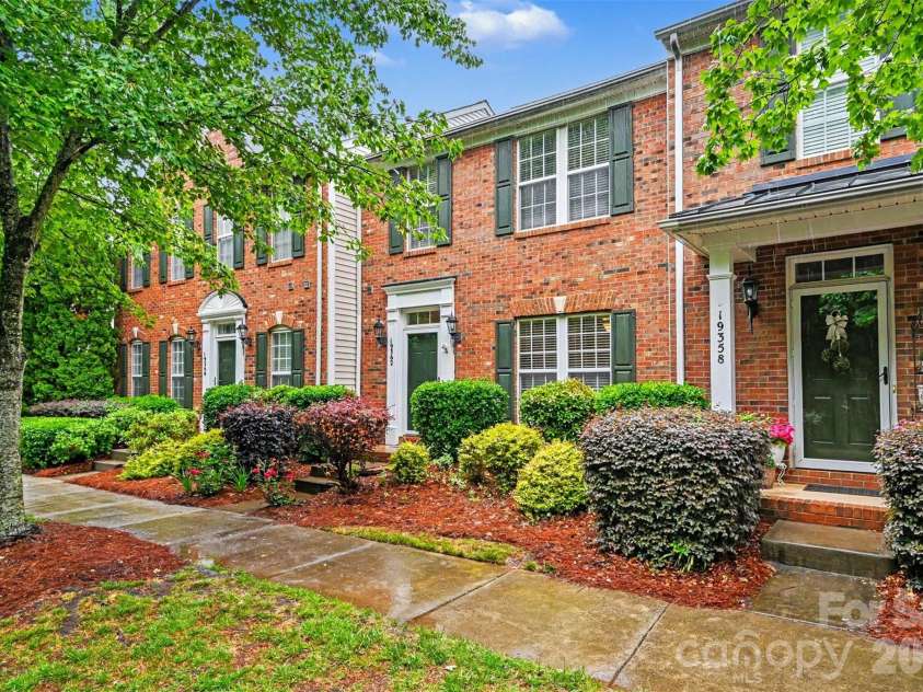 19362 Makayla Lane, Cornelius, NC 28031.  MLS# CAR4381286, YatesRealty ID 25378. 
