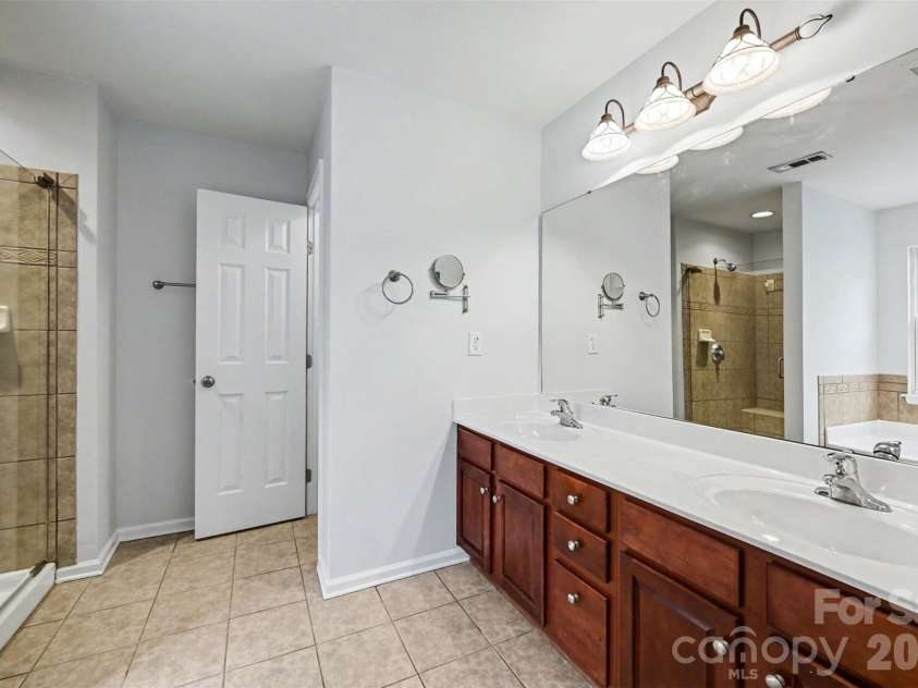 19362 Makayla Lane, Cornelius, NC 28031.  MLS# CAR4381286, YatesRealty ID 25378. 