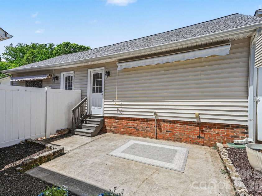 19362 Makayla Lane, Cornelius, NC 28031.  MLS# CAR4381286, YatesRealty ID 25378. 