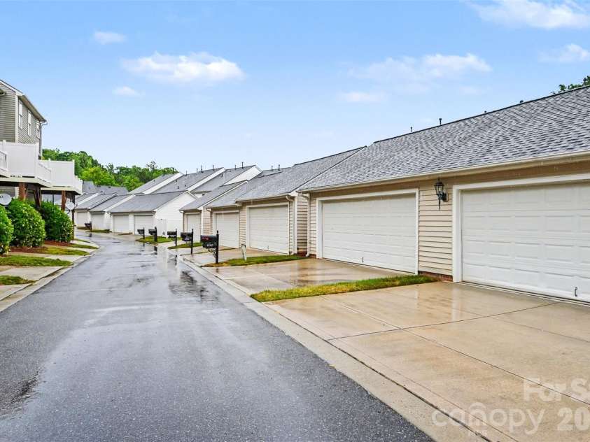 19362 Makayla Lane, Cornelius, NC 28031.  MLS# CAR4381286, YatesRealty ID 25378. 