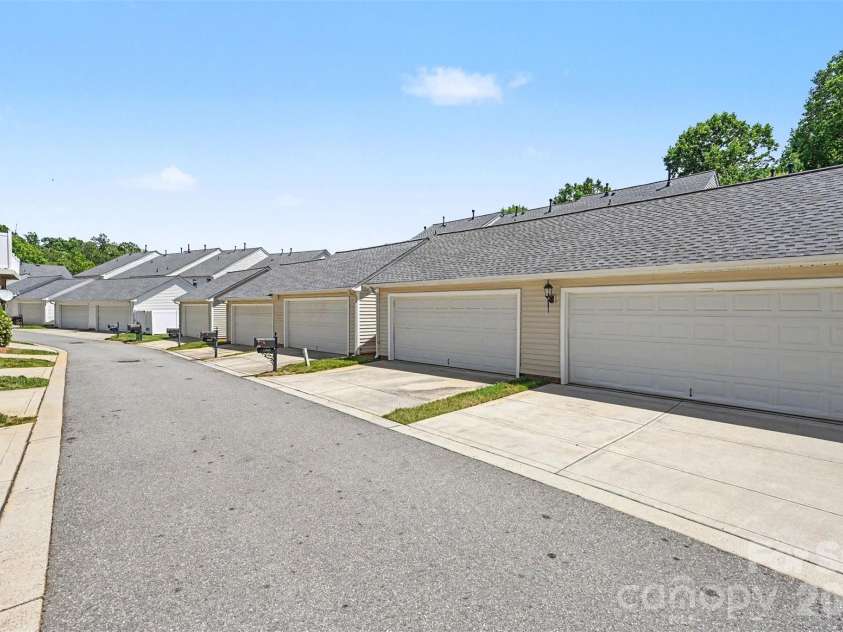 19362 Makayla Lane, Cornelius, NC 28031.  MLS# CAR4381286, YatesRealty ID 25378. 