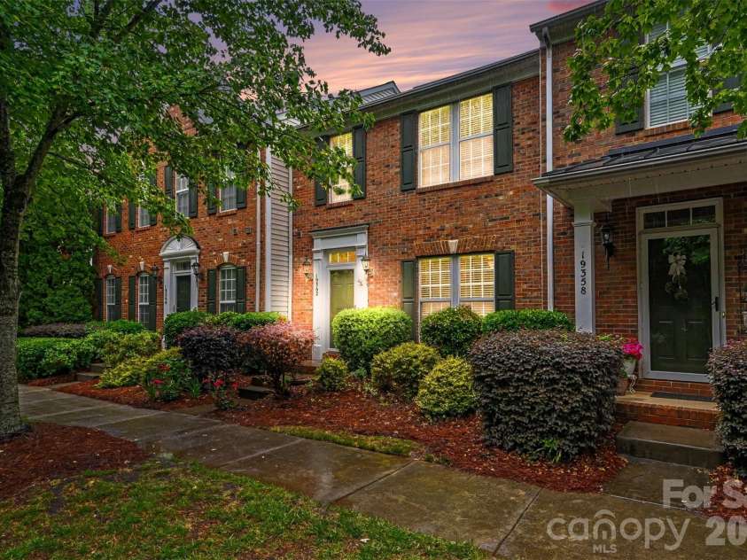 19362 Makayla Lane, Cornelius, NC 28031.  MLS# CAR4381286, YatesRealty ID 25378. 