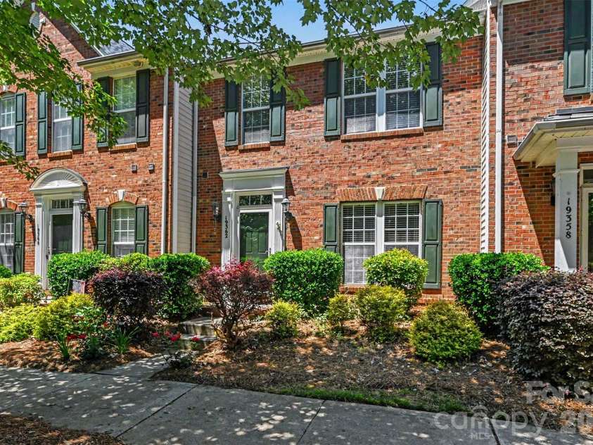 19362 Makayla Lane, Cornelius, NC 28031.  MLS# CAR4381286, YatesRealty ID 25378. 