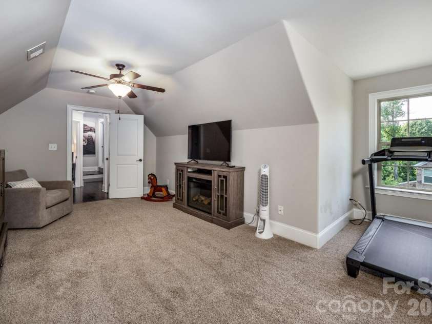 4017 Halyard Drive, Denver, NC 28037.  MLS# CAR4325753, YatesRealty ID 25379. 