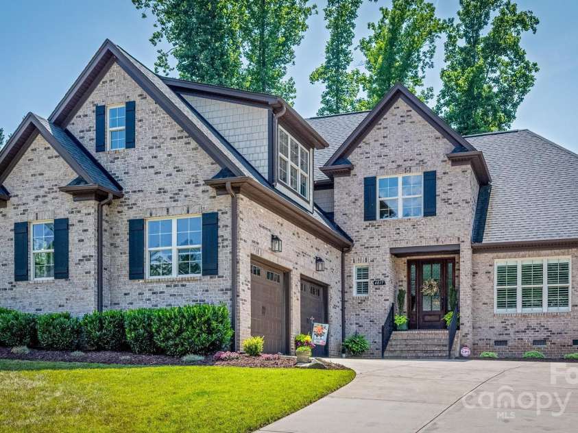 4017 Halyard Drive, Denver, NC 28037.  MLS# CAR4325753, YatesRealty ID 25379. Beautiful All Brick Custom Built
