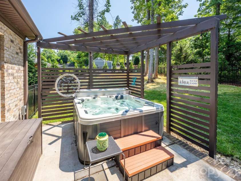 4017 Halyard Drive, Denver, NC 28037.  MLS# CAR4325753, YatesRealty ID 25379. Hot soak after a hard day at work