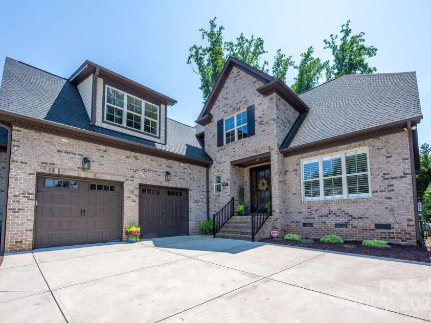 4017 Halyard Drive, Denver, NC 28037.  MLS# CAR4325753, YatesRealty ID 25379. Oversized parking pad