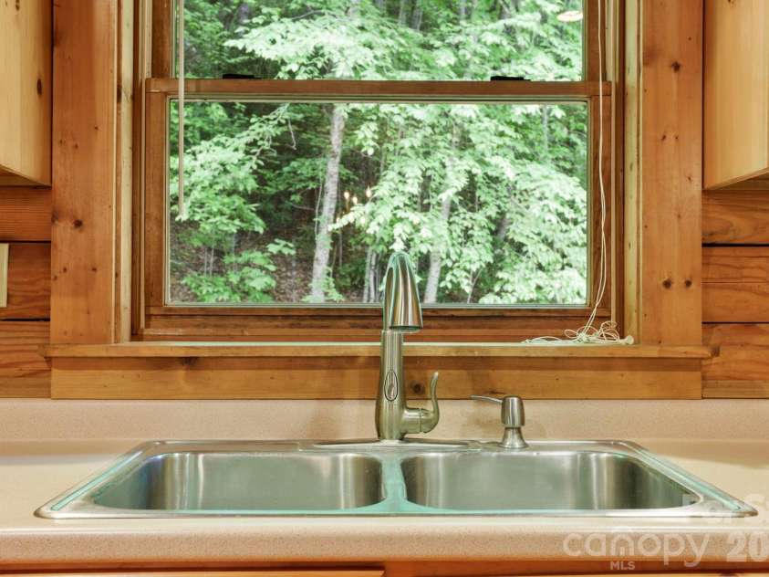 5 Rustic Ridge Drive, Candler, NC 28715.  MLS# CAR4379747, YatesRealty ID 25379. 