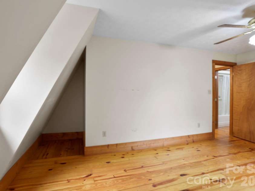 5 Rustic Ridge Drive, Candler, NC 28715.  MLS# CAR4379747, YatesRealty ID 25379. Bedroom #1 with walk-in closet