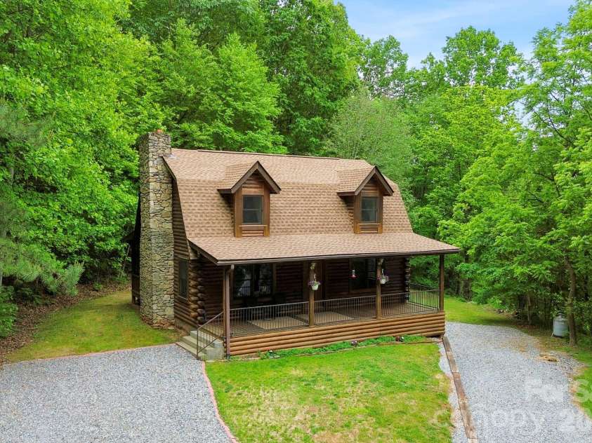 5 Rustic Ridge Drive, Candler, NC 28715.  MLS# CAR4379747, YatesRealty ID 25379. Double driveway for additional parking space