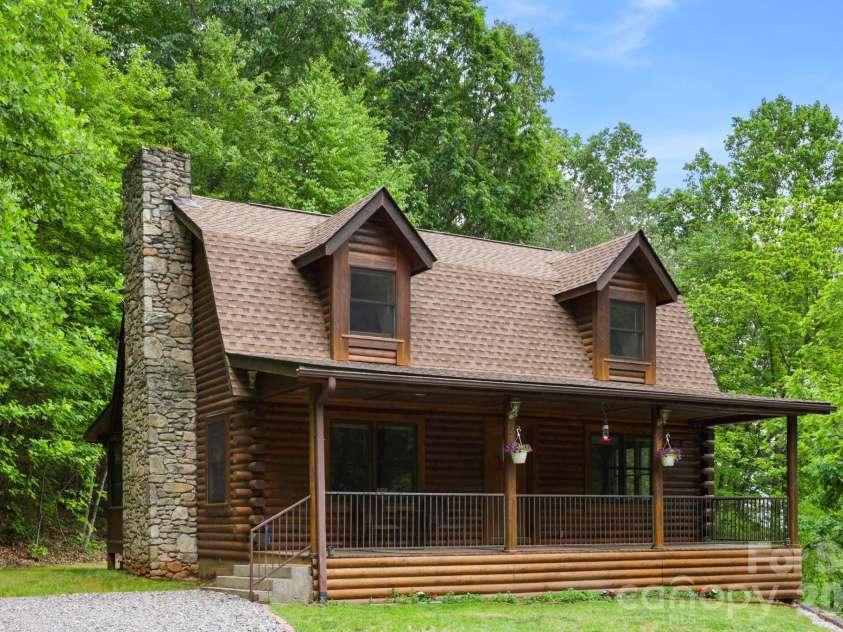5 Rustic Ridge Drive, Candler, NC 28715.  MLS# CAR4379747, YatesRealty ID 25379. Welcome to 5 Rustic Ridge Drive!