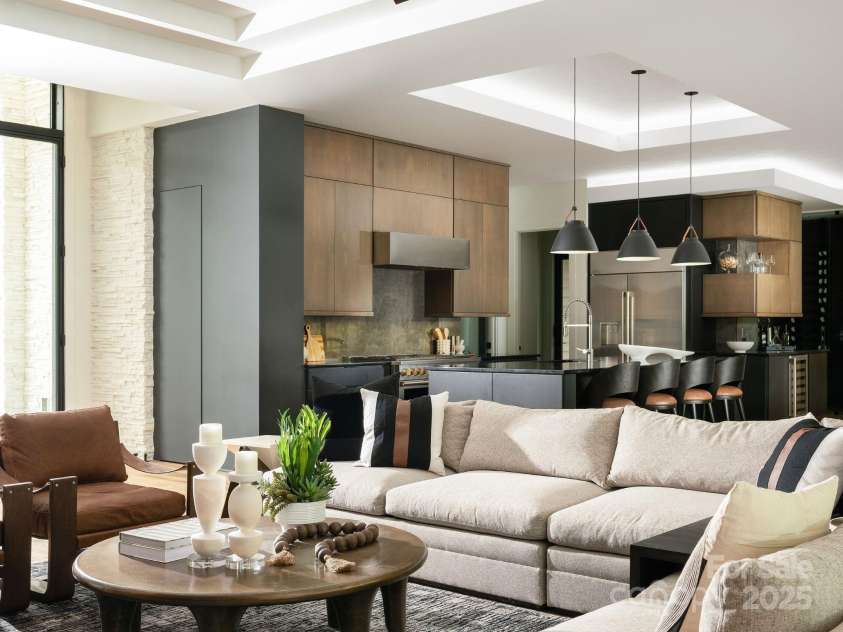 116 Hunt Camp Trail, Davidson, NC 28036.  MLS# CAR4205706, YatesRealty ID 2538. Great Room into Kitchen