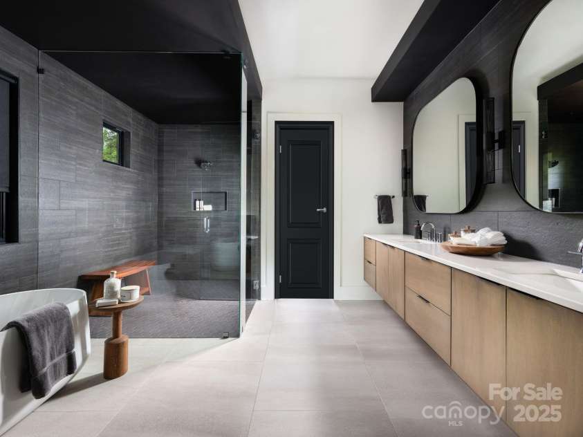 116 Hunt Camp Trail, Davidson, NC 28036.  MLS# CAR4205706, YatesRealty ID 2538. Primary Bath