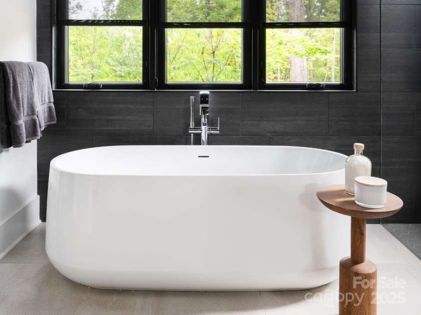 116 Hunt Camp Trail, Davidson, NC 28036.  MLS# CAR4205706, YatesRealty ID 2538. Primary Bath