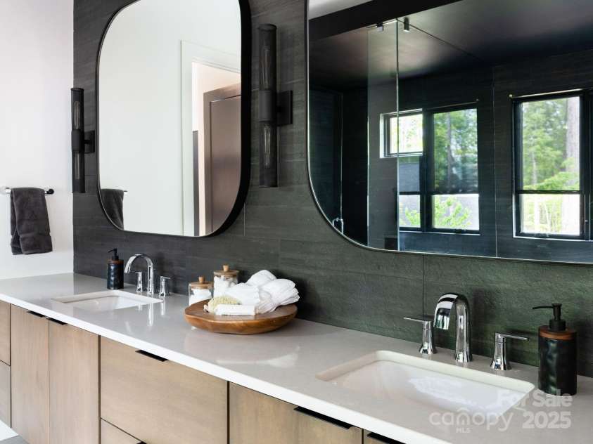 116 Hunt Camp Trail, Davidson, NC 28036.  MLS# CAR4205706, YatesRealty ID 2538. Primary Bath