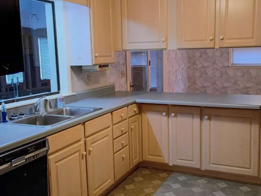 141 Justice Drive, Rutherfordton, NC 28139.  MLS# CAR4328516, YatesRealty ID 2538. Kitchen Bar