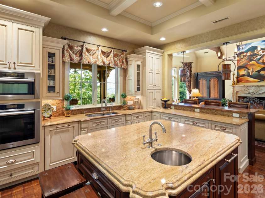 5 Rock Vista Way, Arden, NC 28704.  MLS# CAR4312341, YatesRealty ID 25380. 