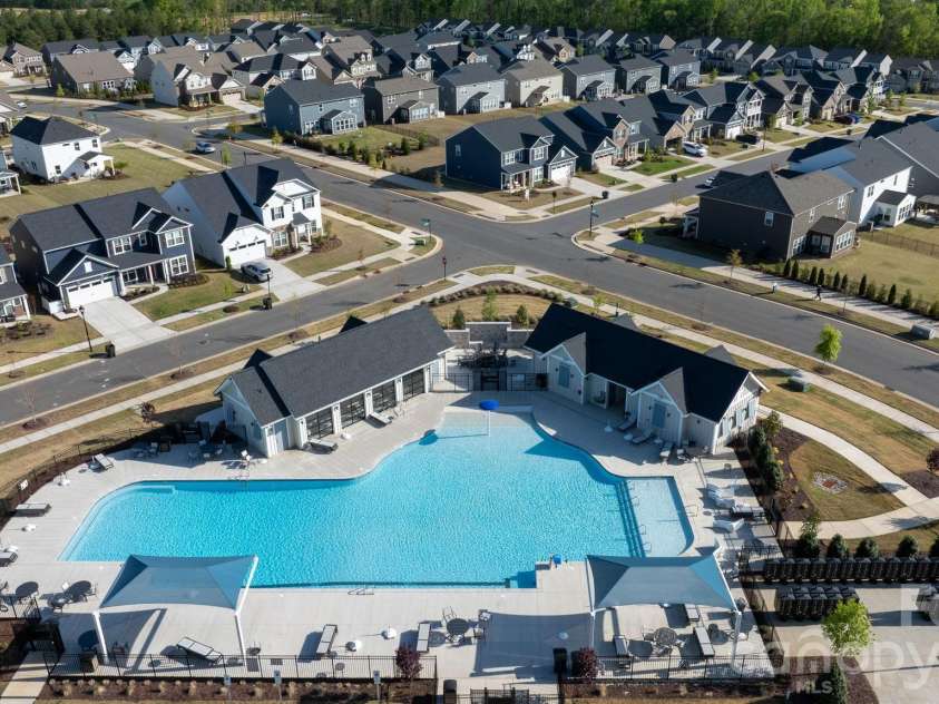 11104 Godwit Lane, Charlotte, NC 28278.  MLS# CAR4365647, YatesRealty ID 25382. Community Pool