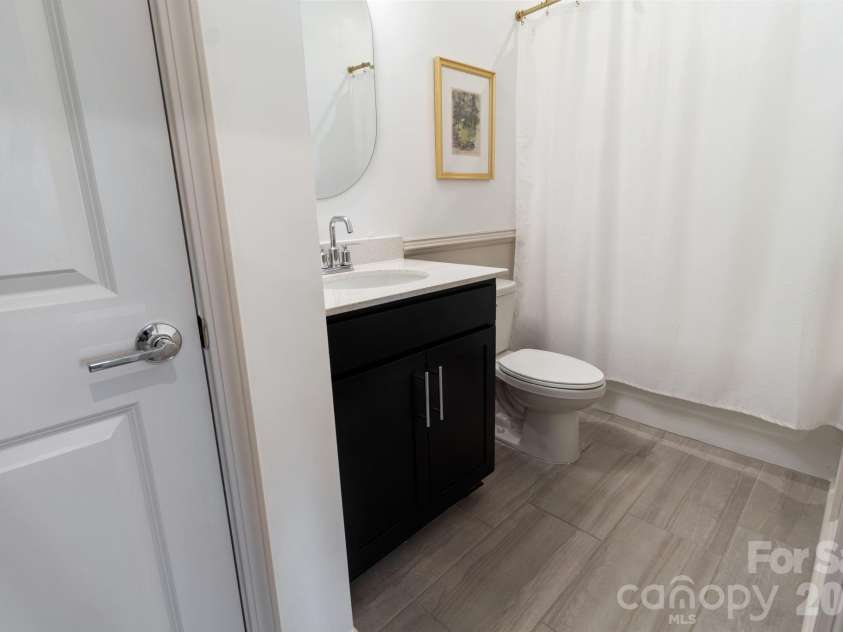 11104 Godwit Lane, Charlotte, NC 28278.  MLS# CAR4365647, YatesRealty ID 25382. Full bath on main