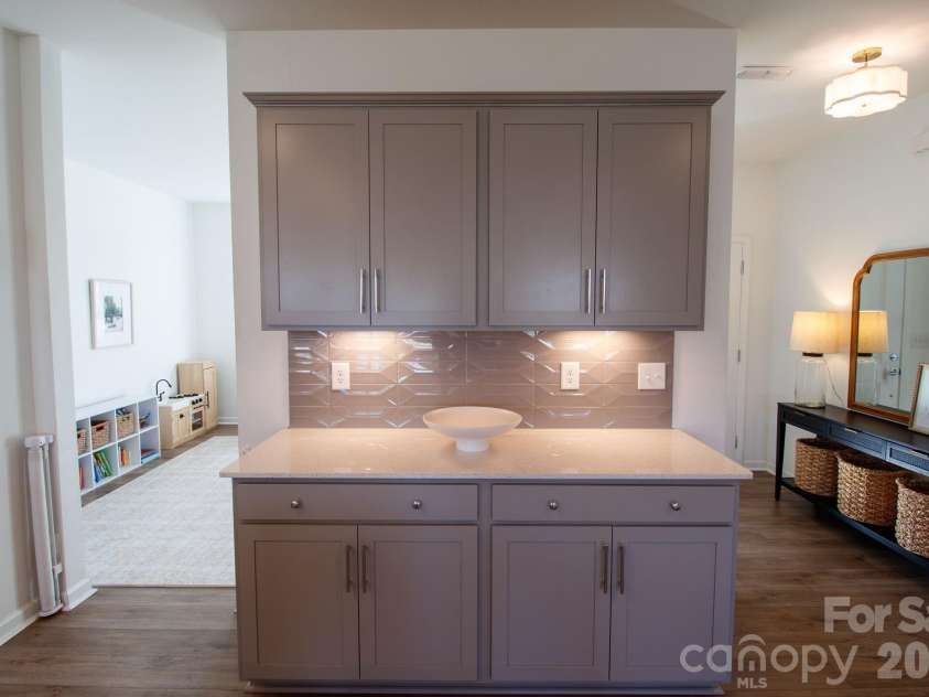 11104 Godwit Lane, Charlotte, NC 28278.  MLS# CAR4365647, YatesRealty ID 25382. Kitchen