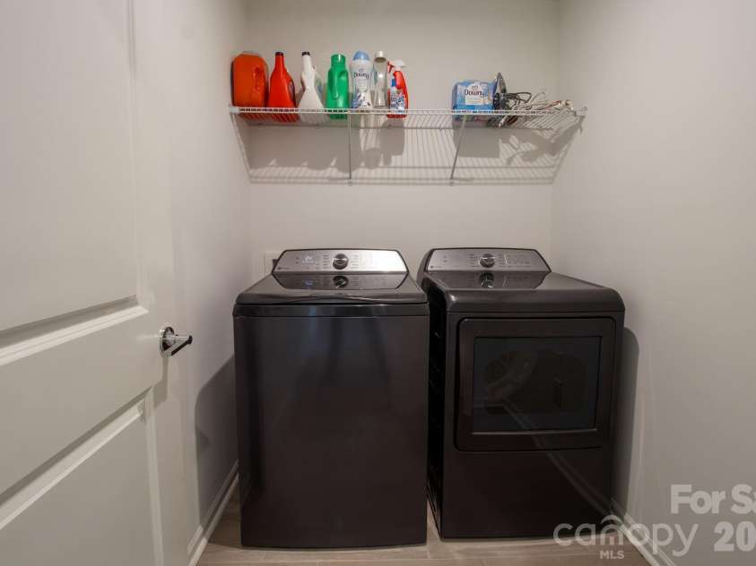 11104 Godwit Lane, Charlotte, NC 28278.  MLS# CAR4365647, YatesRealty ID 25382. Laundry