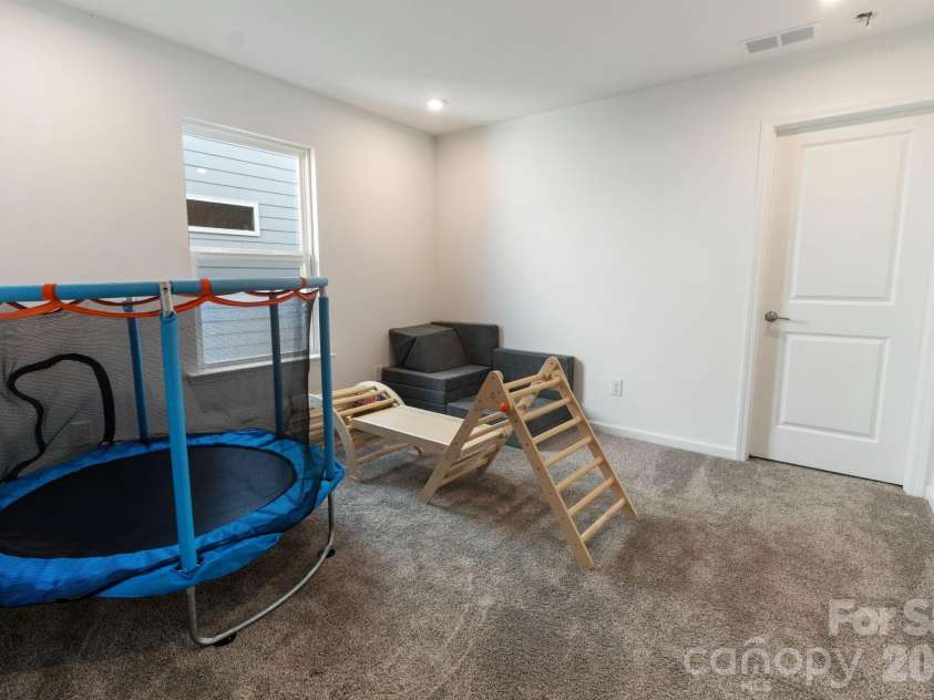 11104 Godwit Lane, Charlotte, NC 28278.  MLS# CAR4365647, YatesRealty ID 25382. Loft area