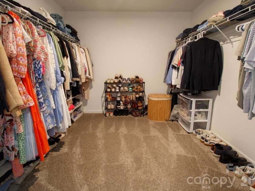 11104 Godwit Lane, Charlotte, NC 28278.  MLS# CAR4365647, YatesRealty ID 25382. Primary closet