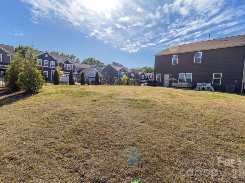 11104 Godwit Lane, Charlotte, NC 28278.  MLS# CAR4365647, YatesRealty ID 25382. Rear yard