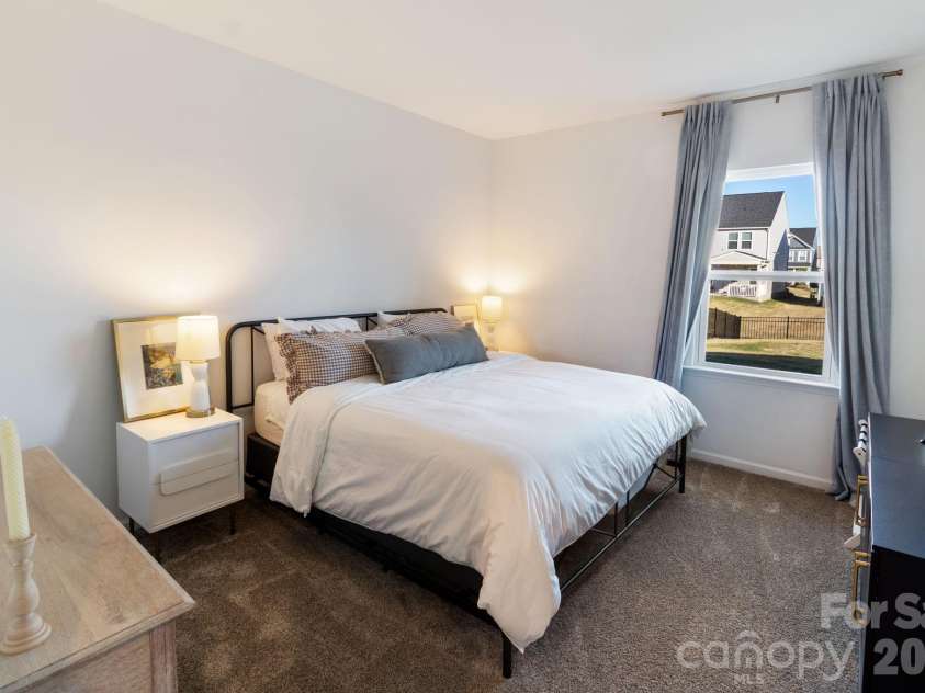 11104 Godwit Lane, Charlotte, NC 28278.  MLS# CAR4365647, YatesRealty ID 25382. Secondary bedroom on main