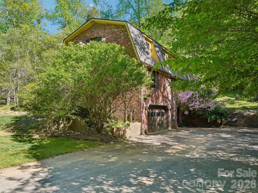 114 Overlook Road, Asheville, NC 28803.  MLS# CAR4385234, YatesRealty ID 25384. 