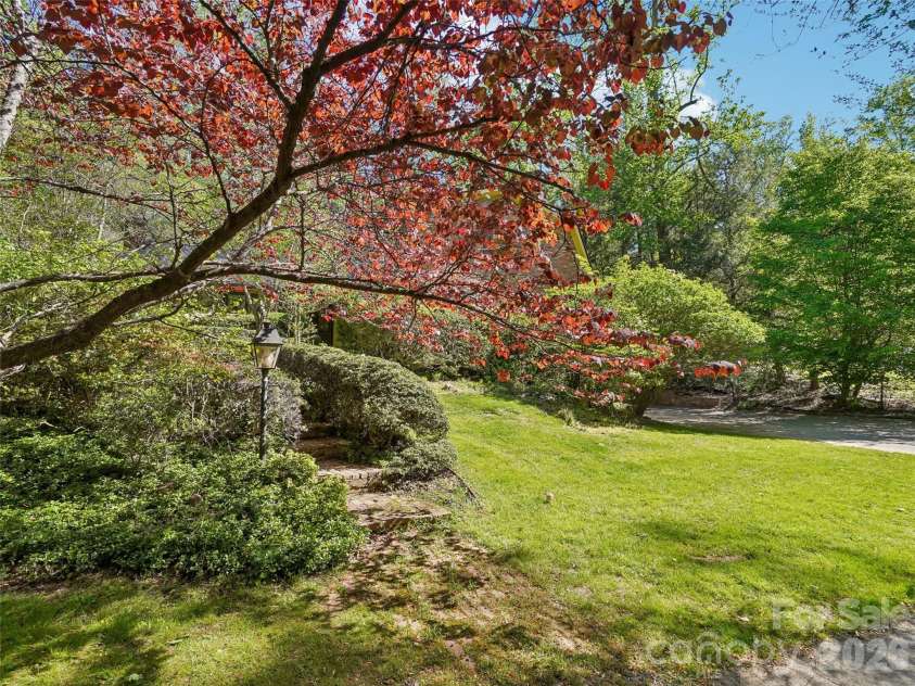 114 Overlook Road, Asheville, NC 28803.  MLS# CAR4385234, YatesRealty ID 25384. 