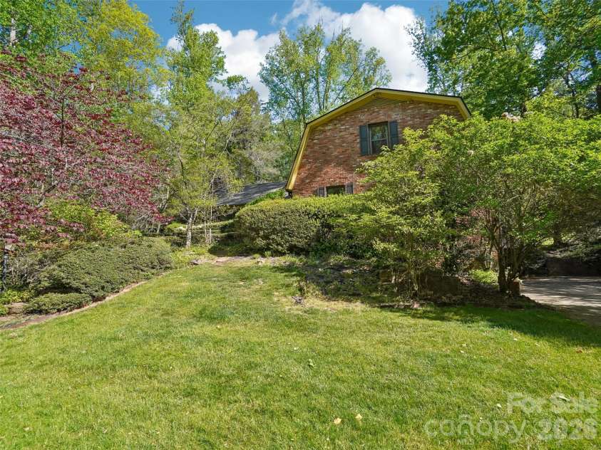 114 Overlook Road, Asheville, NC 28803.  MLS# CAR4385234, YatesRealty ID 25384. 