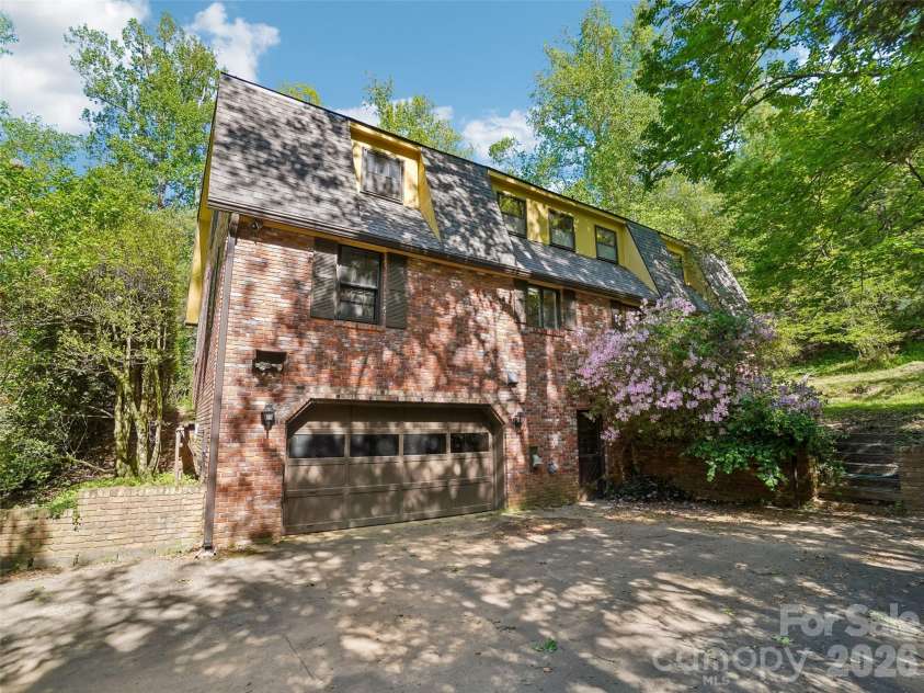 114 Overlook Road, Asheville, NC 28803.  MLS# CAR4385234, YatesRealty ID 25384. 