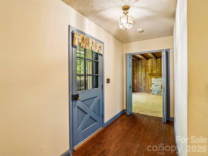 114 Overlook Road, Asheville, NC 28803.  MLS# CAR4385234, YatesRealty ID 25384. 