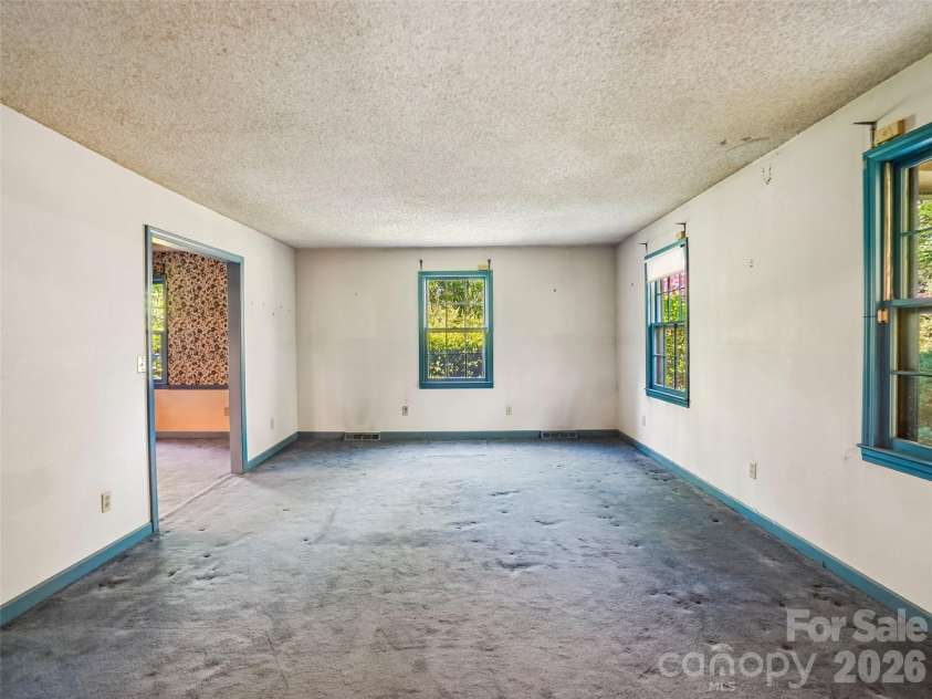 114 Overlook Road, Asheville, NC 28803.  MLS# CAR4385234, YatesRealty ID 25384. 
