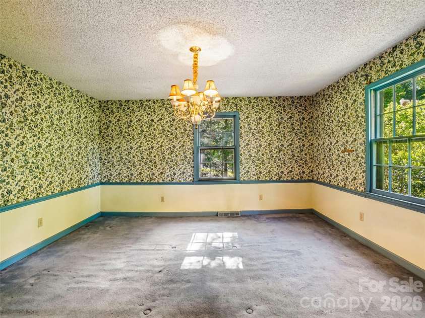 114 Overlook Road, Asheville, NC 28803.  MLS# CAR4385234, YatesRealty ID 25384. 