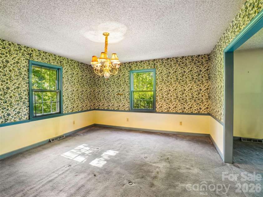 114 Overlook Road, Asheville, NC 28803.  MLS# CAR4385234, YatesRealty ID 25384. 