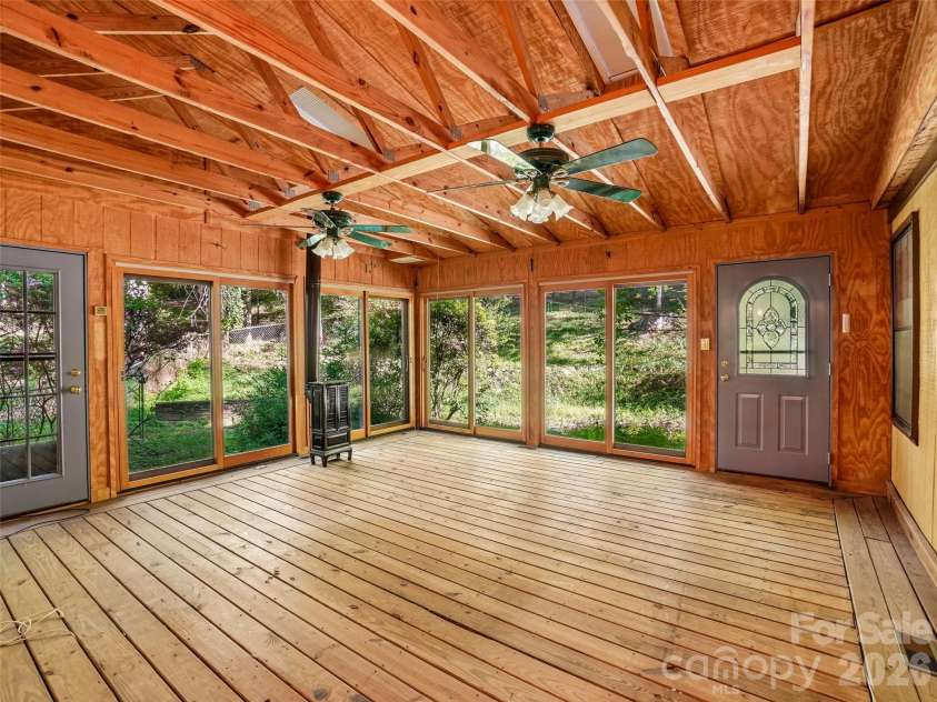 114 Overlook Road, Asheville, NC 28803.  MLS# CAR4385234, YatesRealty ID 25384. 
