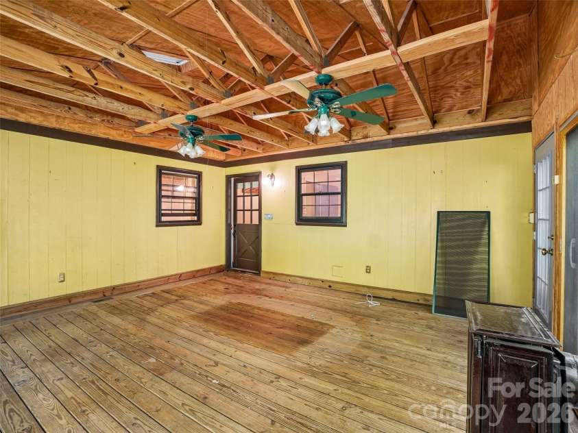 114 Overlook Road, Asheville, NC 28803.  MLS# CAR4385234, YatesRealty ID 25384. 