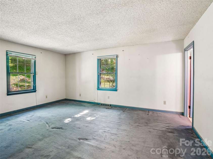 114 Overlook Road, Asheville, NC 28803.  MLS# CAR4385234, YatesRealty ID 25384. 