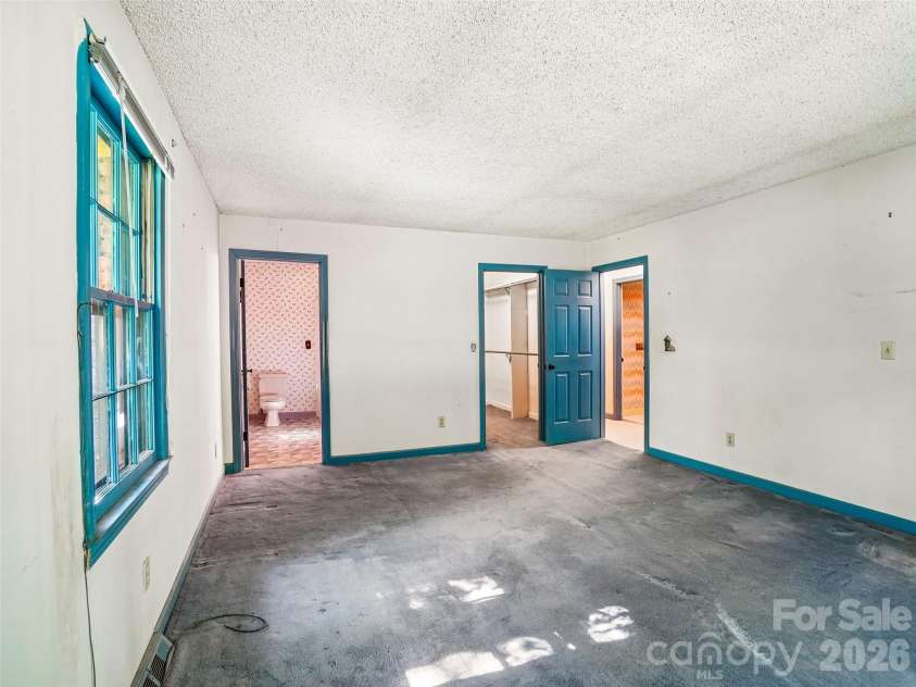 114 Overlook Road, Asheville, NC 28803.  MLS# CAR4385234, YatesRealty ID 25384. 