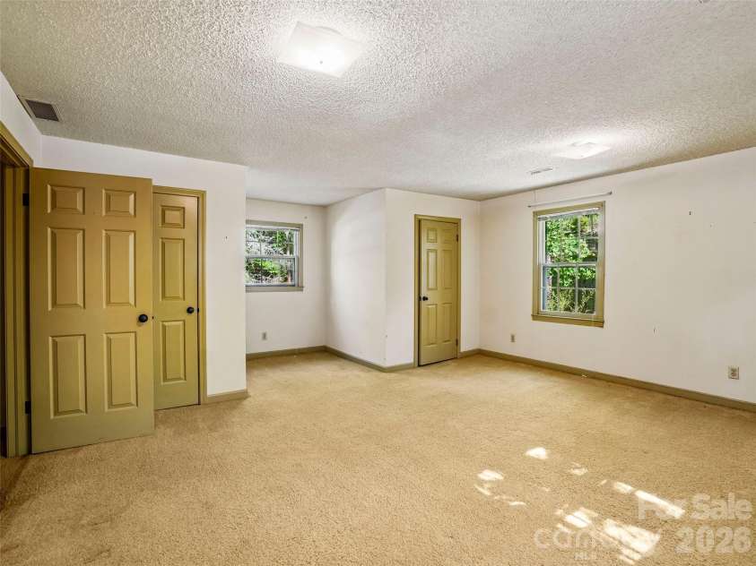 114 Overlook Road, Asheville, NC 28803.  MLS# CAR4385234, YatesRealty ID 25384. 