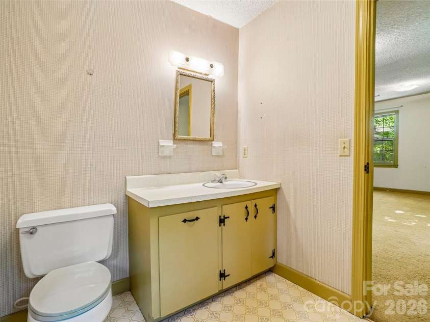 114 Overlook Road, Asheville, NC 28803.  MLS# CAR4385234, YatesRealty ID 25384. 